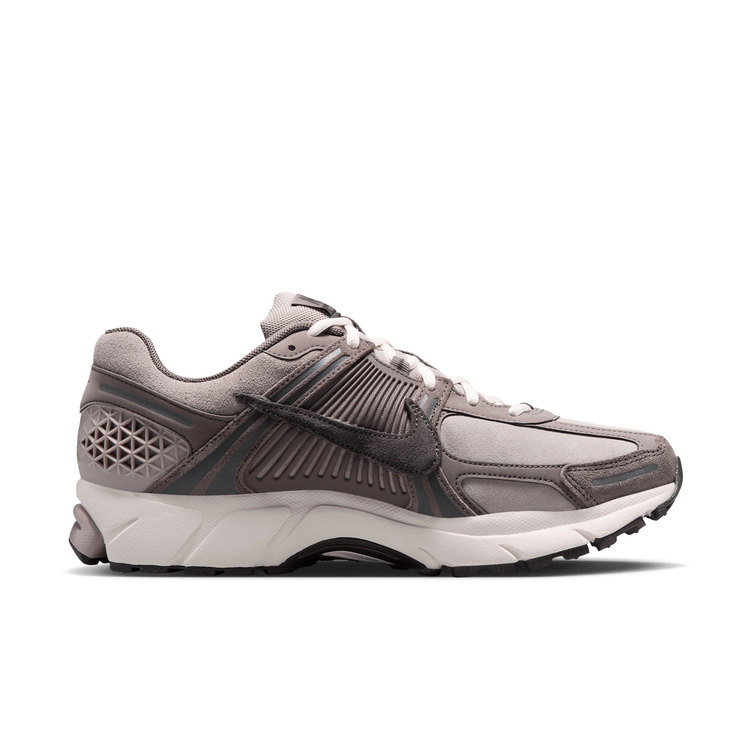 Nike Zoom Vomero 5 SE LOS S "College Grey/Cave Stone/Sail/Medium Ash" Men's Shoe - GREY/STONE/SAIL/MD ASH